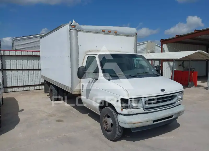 2002 Ford E-350 фото