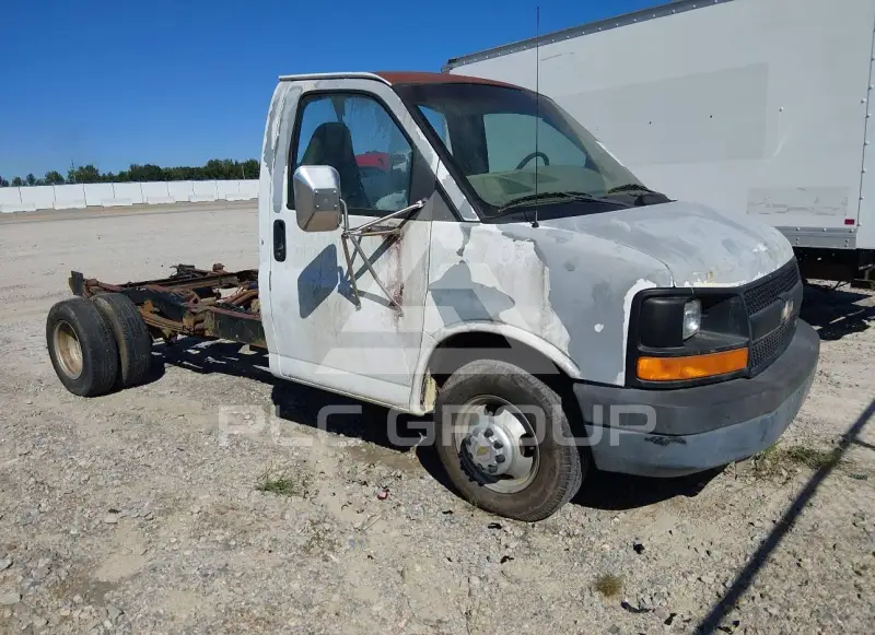 2003 Chevrolet Express photo