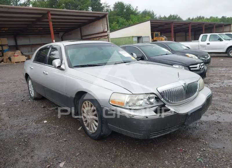 2003 Lincoln Town фото