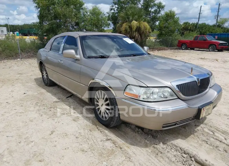 2003 Lincoln Town фото
