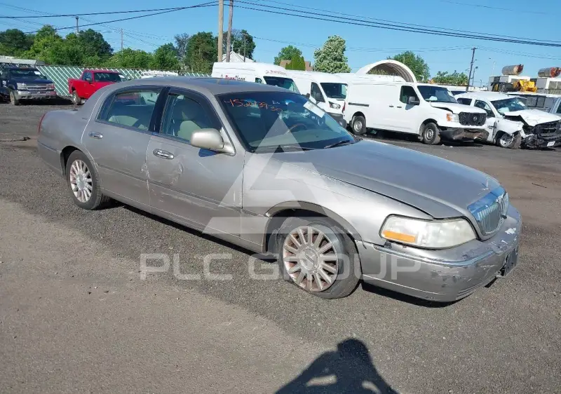 2003 Lincoln Town фото