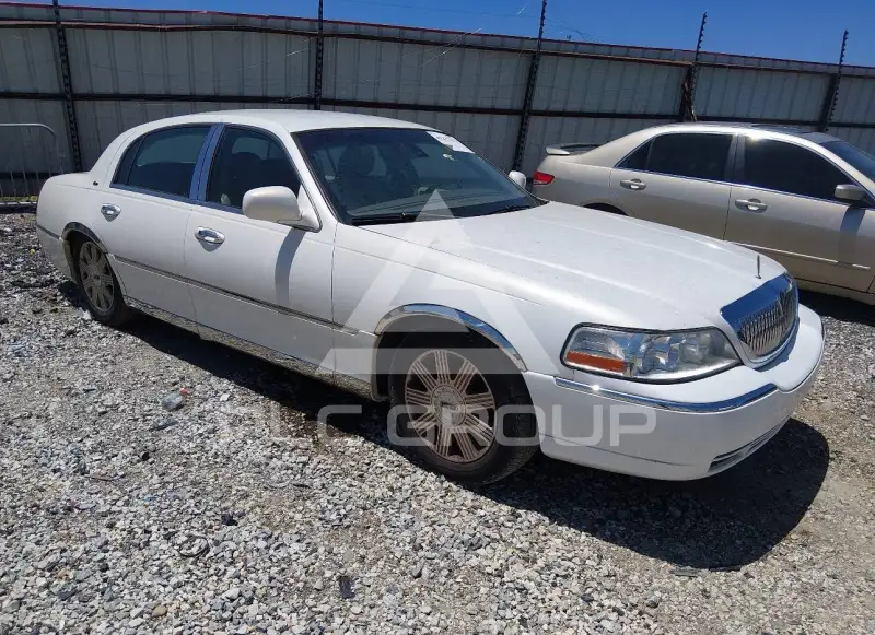 2003 Lincoln Town фото