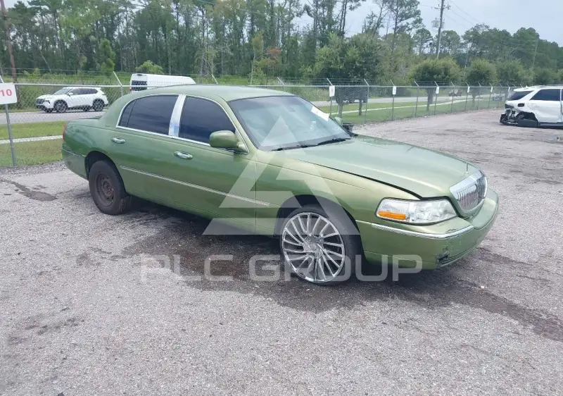 2003 Lincoln Town фото