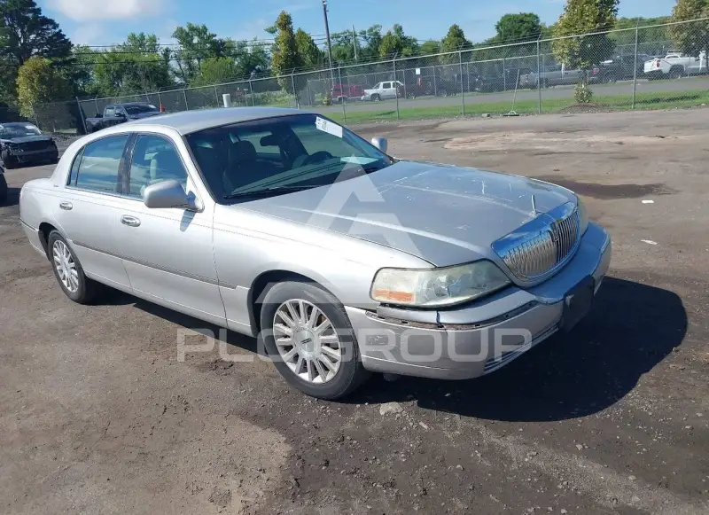 2003 Lincoln Town фото