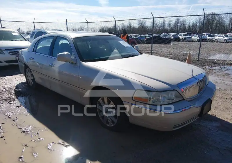 2003 Lincoln Town фото