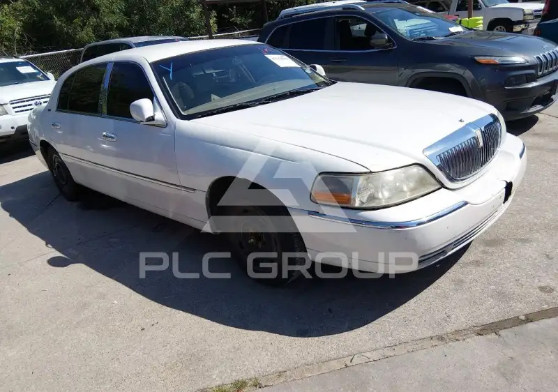 2003 Lincoln Town фото
