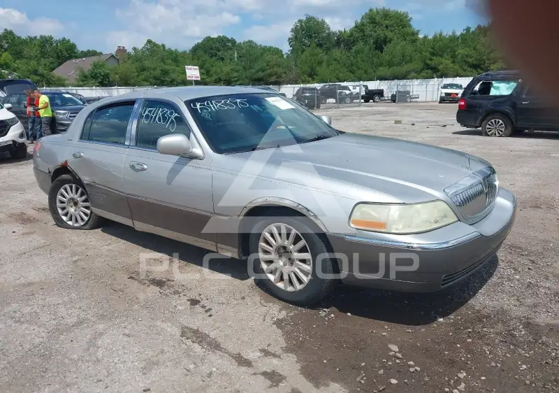 2003 Lincoln Town фото