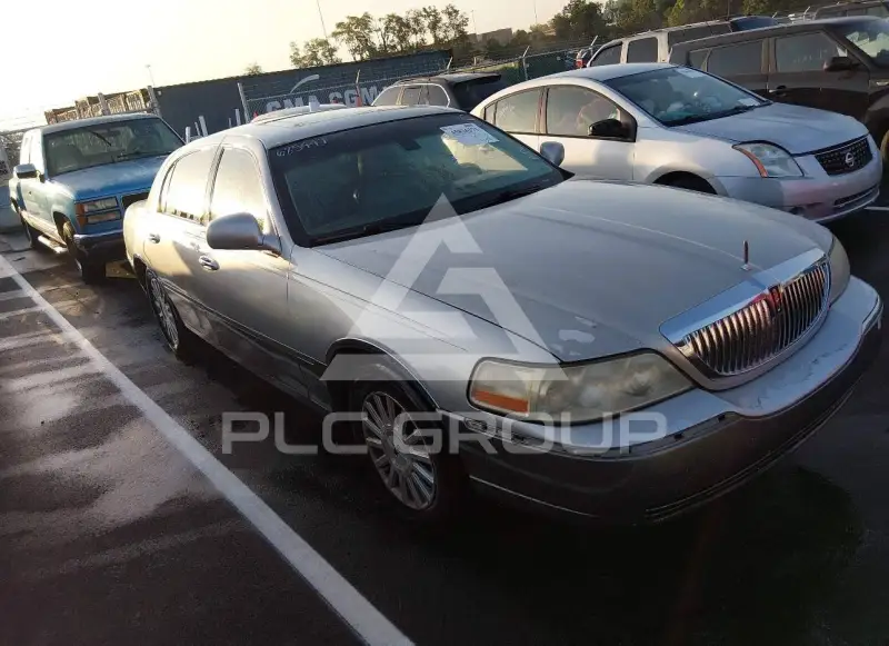 2003 Lincoln Town фото