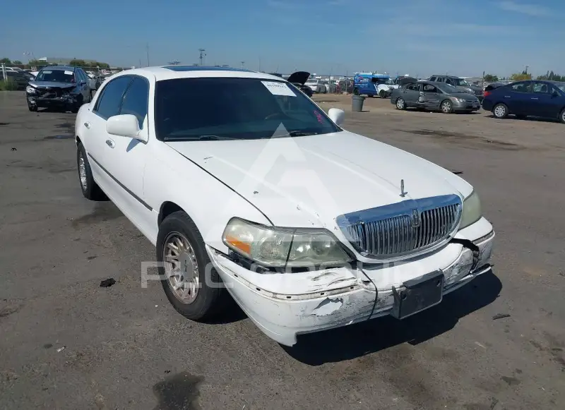 2003 Lincoln Town фото