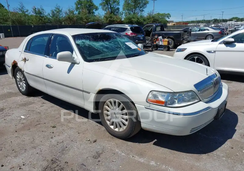 2003 Lincoln Town фото