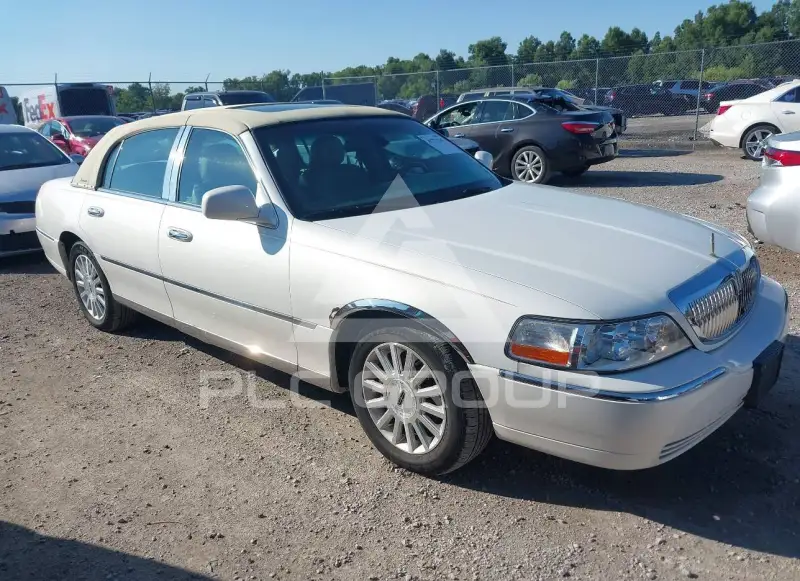 2003 Lincoln Town фото