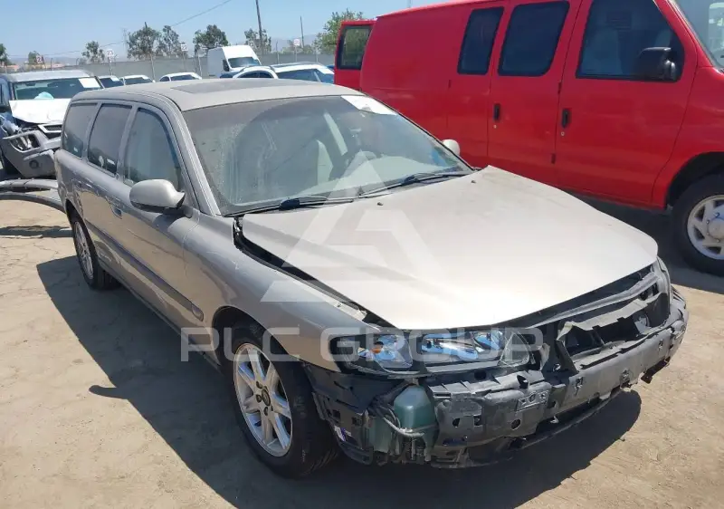 2003 Volvo V70 photo