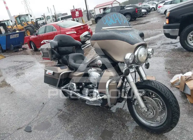 2004 Harley-Davidson FLHTCU photo