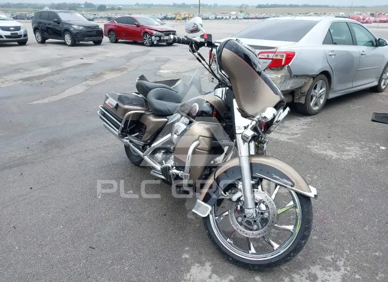 2004 Harley-Davidson FLHTCU photo