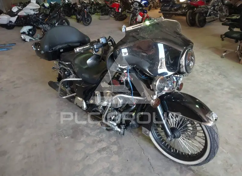 2004 Harley-Davidson FLHT photo