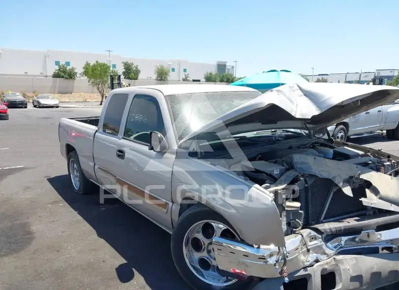 2004 Chevrolet Silverado photo