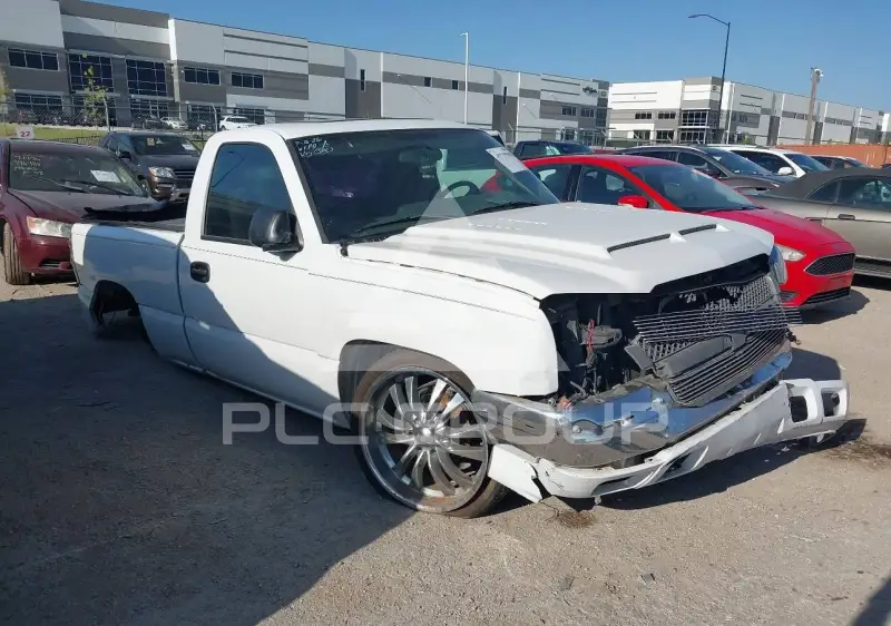 2004 Chevrolet Silverado photo