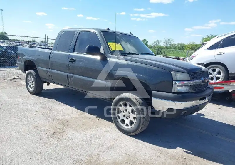 2004 Chevrolet Silverado photo