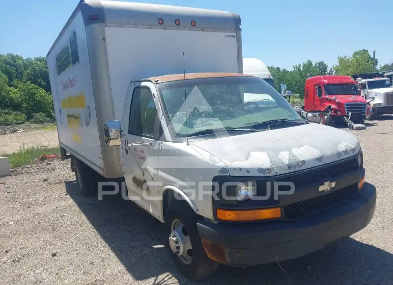2004 Chevrolet Express photo