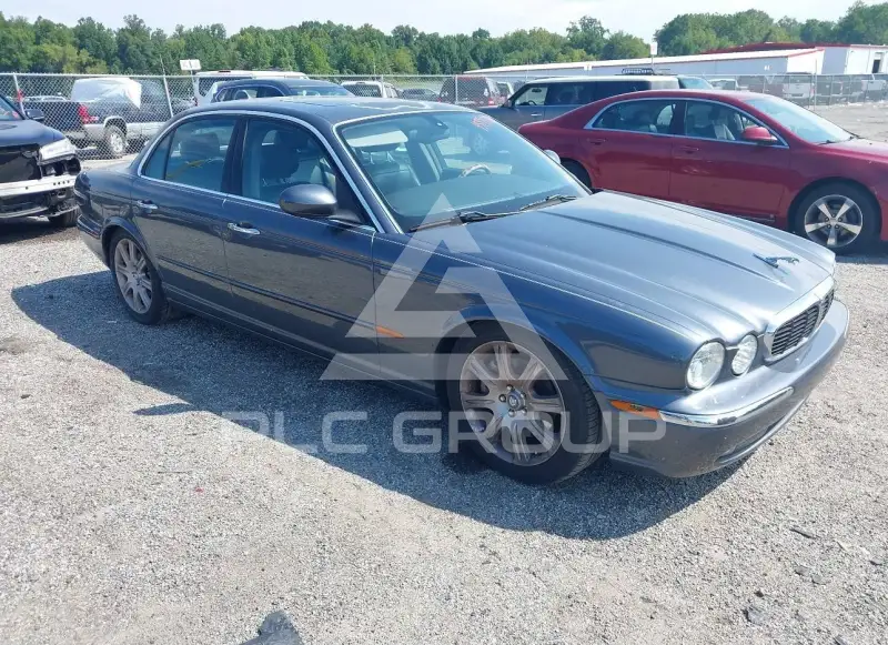 2004 Jaguar XJ photo