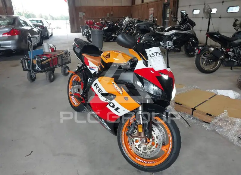 2004 Honda CBR1000 фото