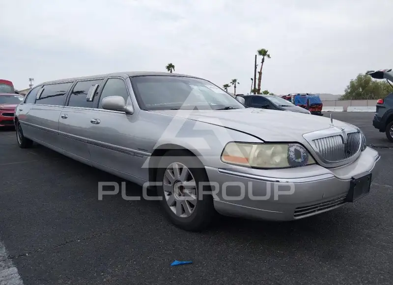 2004 Lincoln Town фото