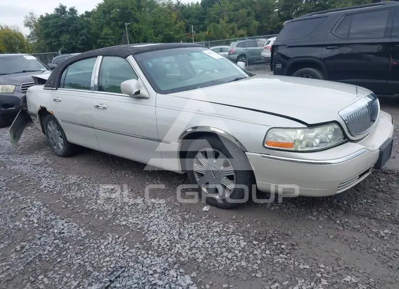 2004 Lincoln Town фото