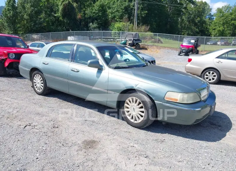 2004 Lincoln Town фото