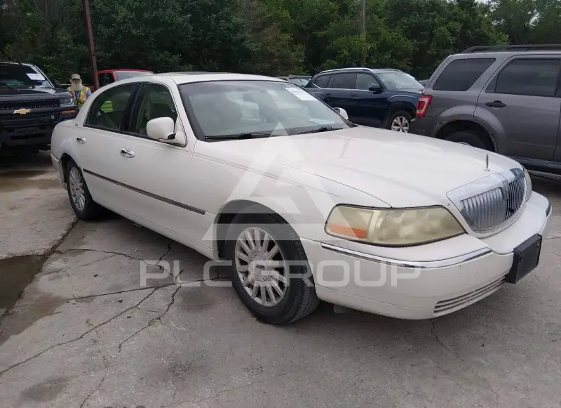 2004 Lincoln Town фото