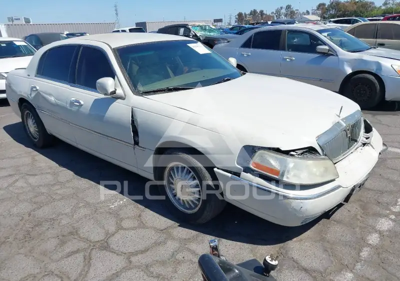 2004 Lincoln Town photo