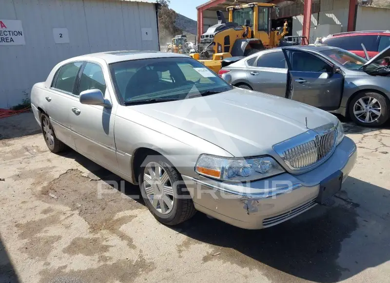 2004 Lincoln Town фото