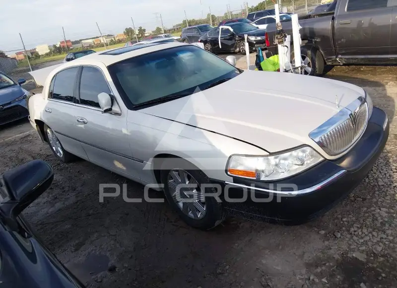 2004 Lincoln Town фото