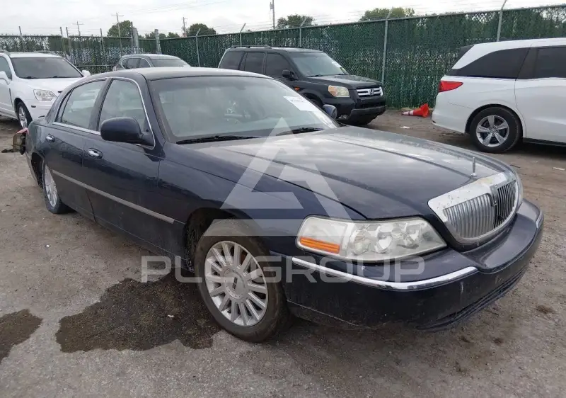 2004 Lincoln Town фото