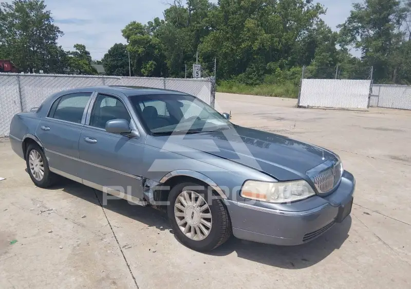 2004 Lincoln Town фото
