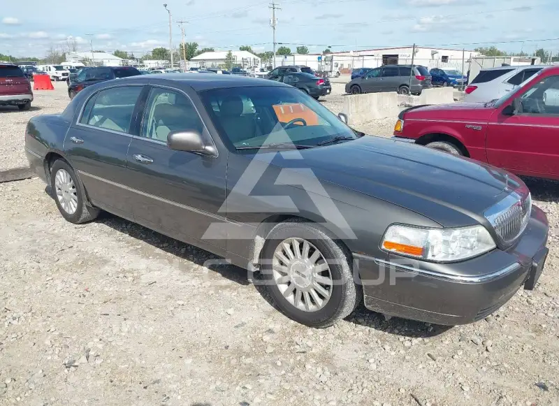 2004 Lincoln Town фото