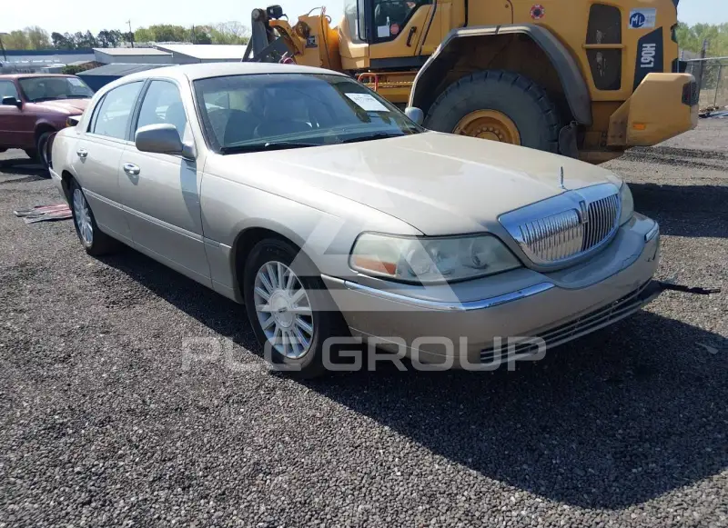 2004 Lincoln Town фото