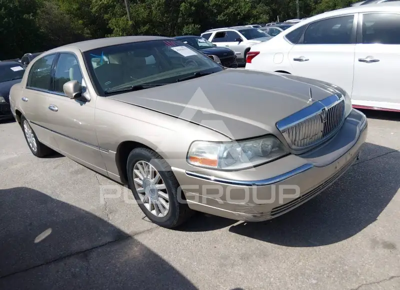 2004 Lincoln Town фото