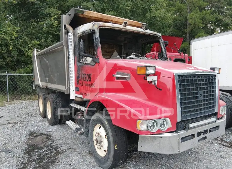 2004 Volvo VHD фото