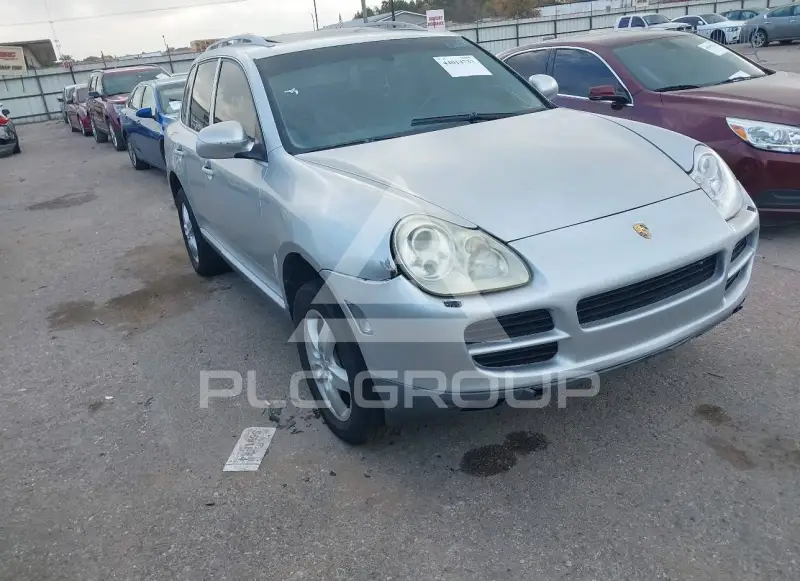 2004 Porsche Cayenne photo