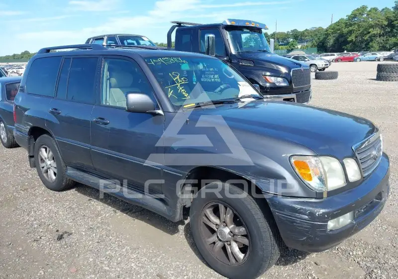 2004 Lexus LX470 photo