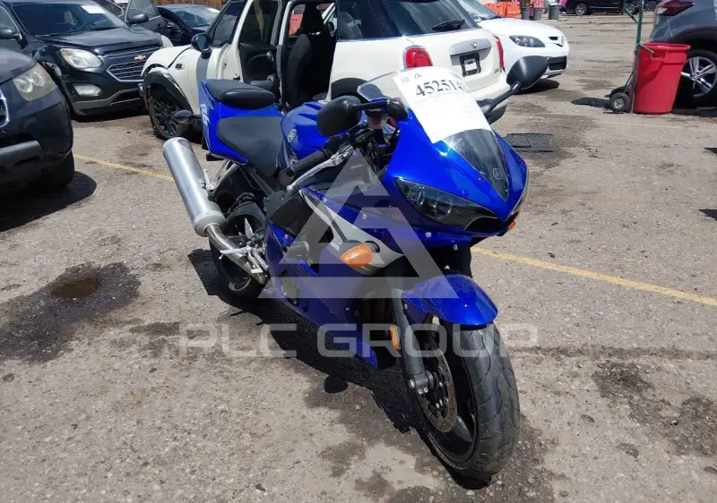 2004 Yamaha YZFR6 photo