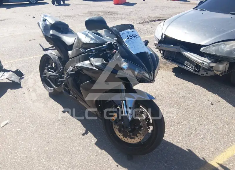 2004 Yamaha YZF-R1 photo