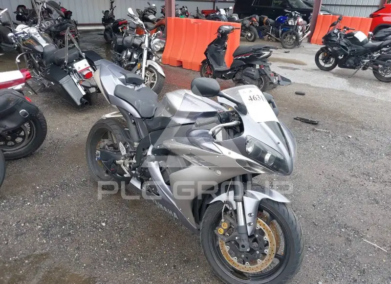 2004 Yamaha YZF-R1 photo