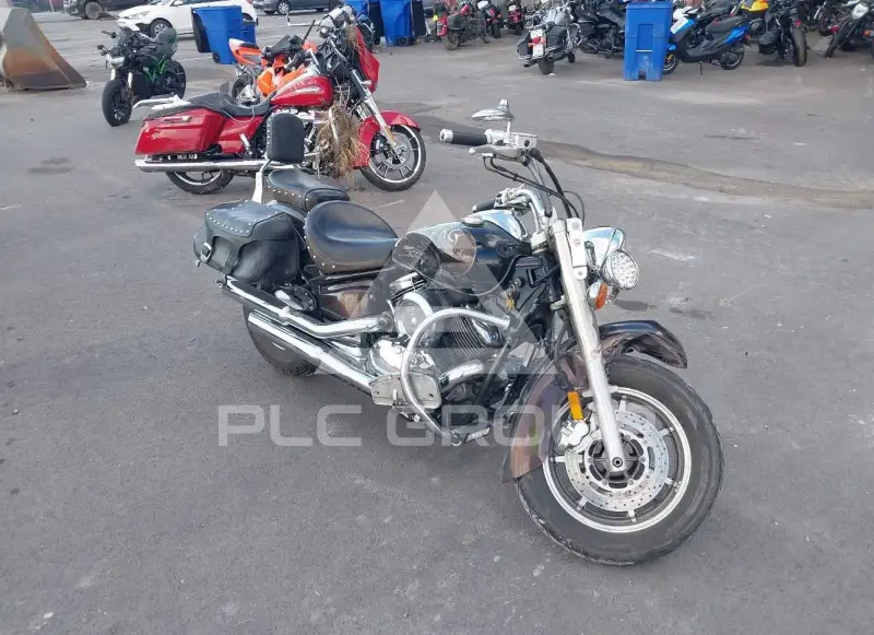 2004 Yamaha XVS1100 photo