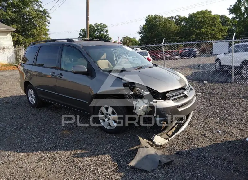 2004 Toyota SIENNA photo