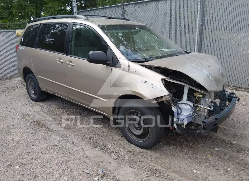 2004 Toyota SIENNA photo