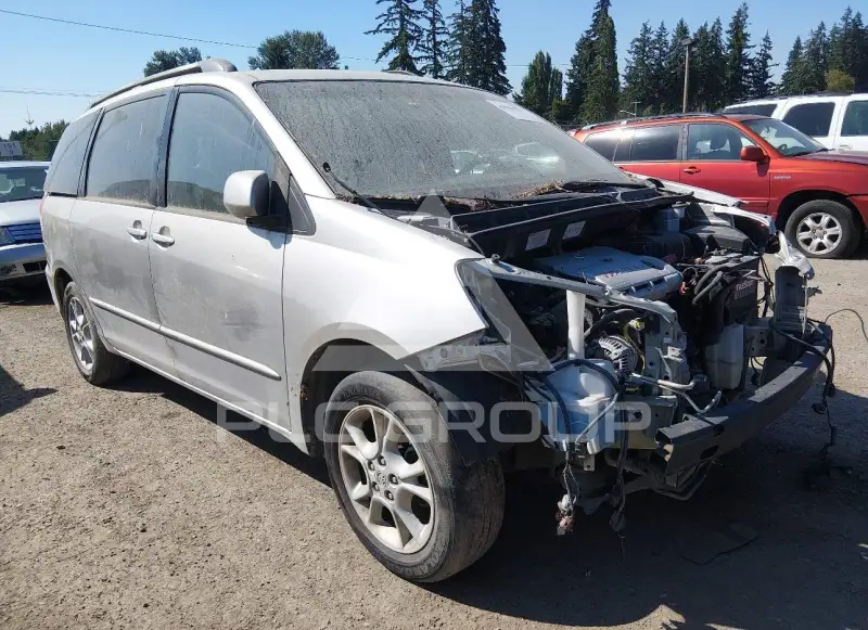 2004 Toyota SIENNA photo