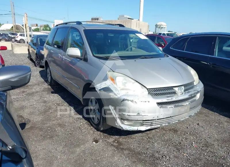 2004 Toyota SIENNA photo