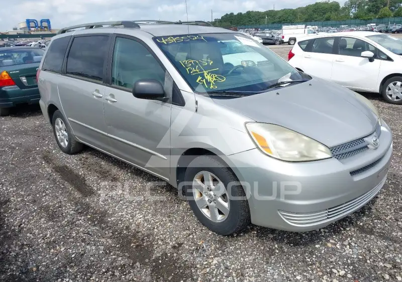 2004 Toyota SIENNA photo