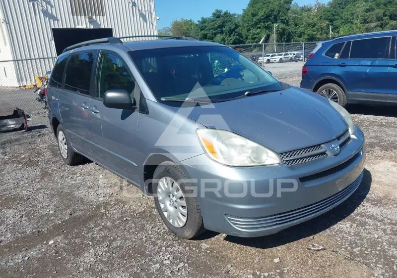 2004 Toyota SIENNA photo